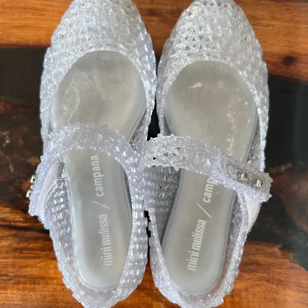 Mini Melissa Campana Papel Baby
Size: 11
Color: GLITTER HOLOGRAFIC gently worn - Picture 6 of 9